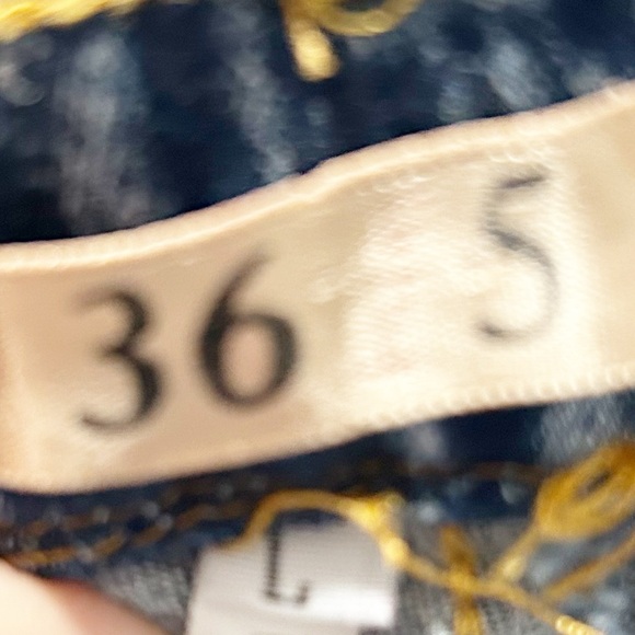 36 Point 5 Denim Jean Shorts Crocheted Lace Details Patch Pockets Acid Wash - Picture 9 of 9